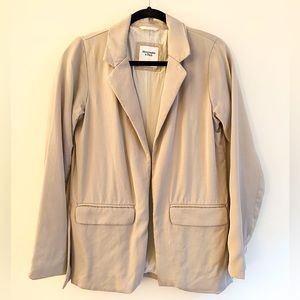 A&F DRAPEY SINGLE BREASTED BLAZER — SIZE SMALL